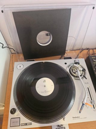 DJ Disrespect, Jeånne - Kickdown Vienna