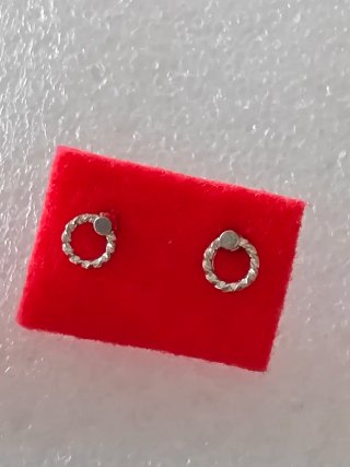 Pendientes distintos modelos pequeños nuevos