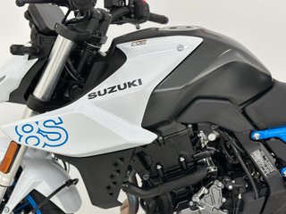 SUZUKI GSX-8S