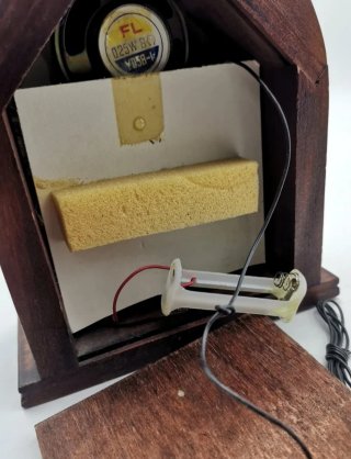 Radio vintage de madera estilo clásico de capilla