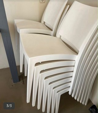 Conjunto de 25 sillas de plástico