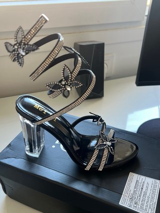 Sandalias Mei Qi verano con tiras de mariposa