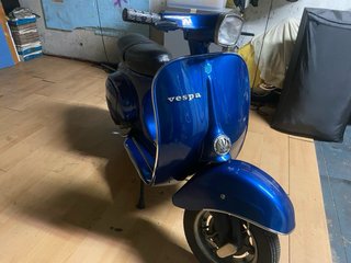 Vespa Azul