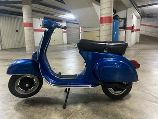 Vespa Azul