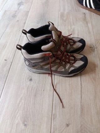 Botas de montaña Merrell beige y marrón