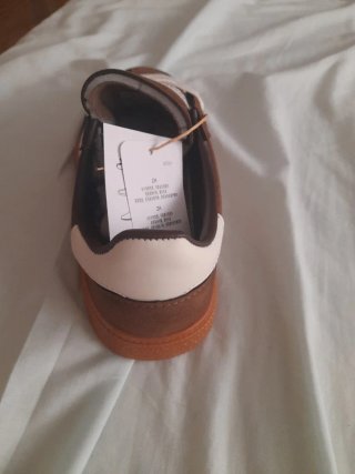 Zapatillas  Marrones y Blancas