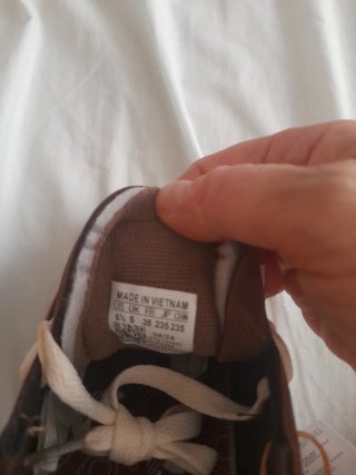 Zapatillas  Marrones y Blancas