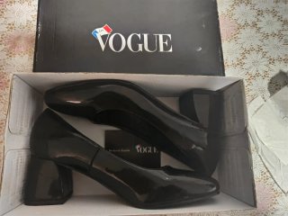 Zapatos de salón Vogue negros sin usar