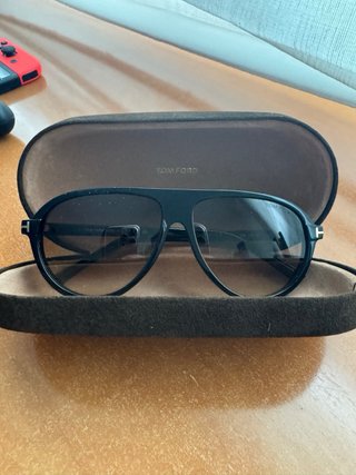 Gafas de sol Tom Ford negras y marrones