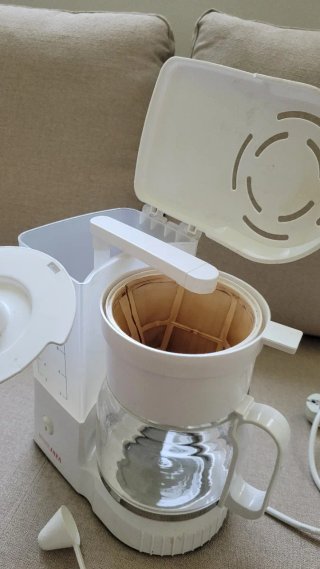 Cafetera goteo JATA 800w Blanca 10-12 Tazas