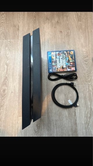 PS4 (PlayStation 4) Negra + GTA V + FIFA26