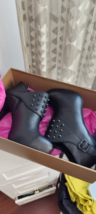 Botines negros con tachuelas
