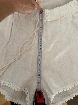 Pantalón corto de lino blanco