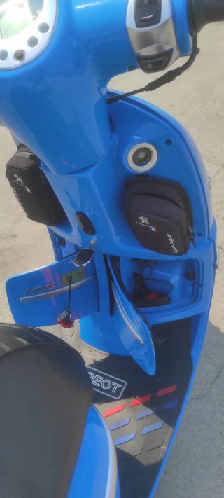 Peugeot Dyango 125cc vintage 8300 kms Azul Francia