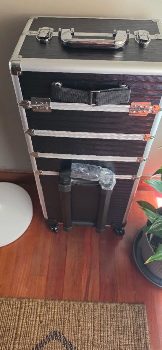 Maletín de maquillaje con ruedas