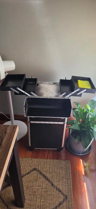 Maletín de maquillaje con ruedas