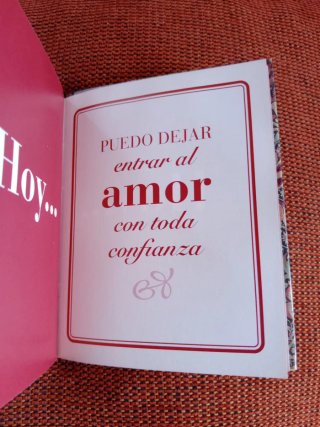LOUISE L. HAY - PENSANDO CON AMOR LIBROS AUTOAYUDA