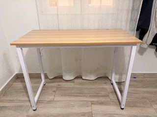 Mesa escritorio madera clara y metal