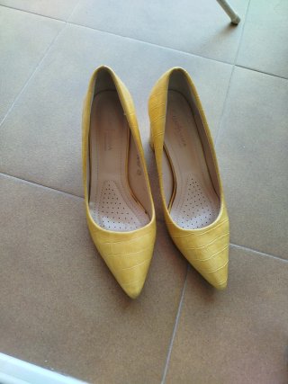 Zapatos de tacón GUAPASSIMA amarillos talla 39