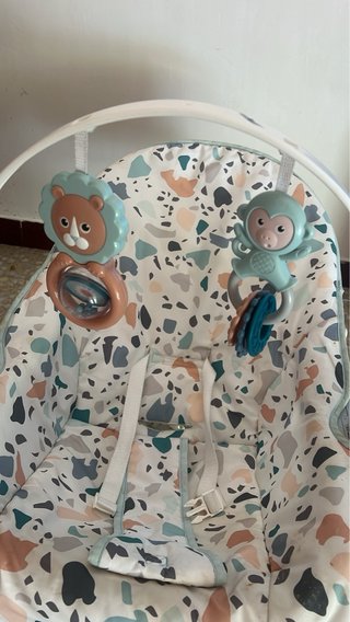 Hamaca para bebé con juguetes