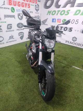 Benelli 302 Naked Negra/Roja