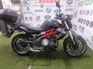 Benelli 302 Naked Negra/Roja