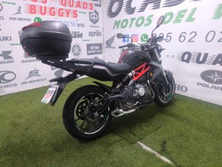 Benelli 302 Naked Negra/Roja