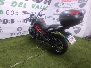 Benelli 302 Naked Negra/Roja