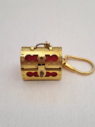 Llavero Cofre Vintage Dorado