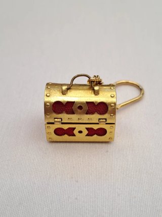 Llavero Cofre Vintage Dorado