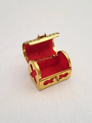 Llavero Cofre Vintage Dorado