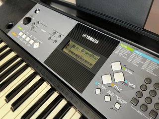 Teclado Yamaha PSR-E233