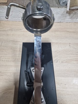 Jamonero de mesa metálico