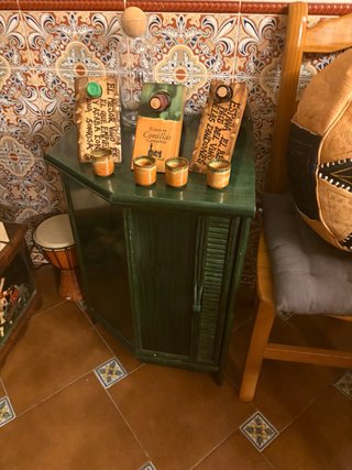 Mueble auxiliar madera verde