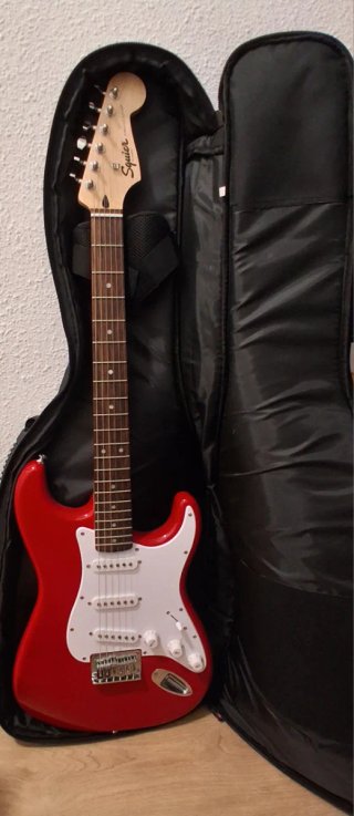 Guitarra Eléctrica Squier Stratocaster. NEGOCIABLE