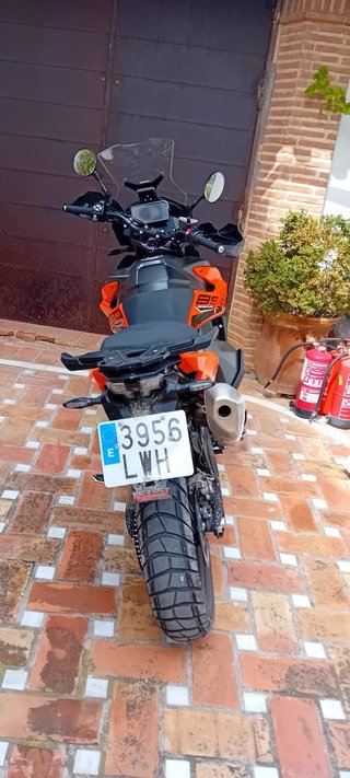 KTM 890 Adventure Naranja y Negra