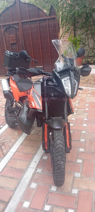 KTM 890 Adventure Naranja y Negra