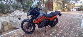 KTM 890 Adventure Naranja y Negra