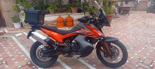 KTM 890 Adventure Naranja y Negra