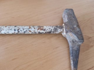 Martillo de albañil con pico