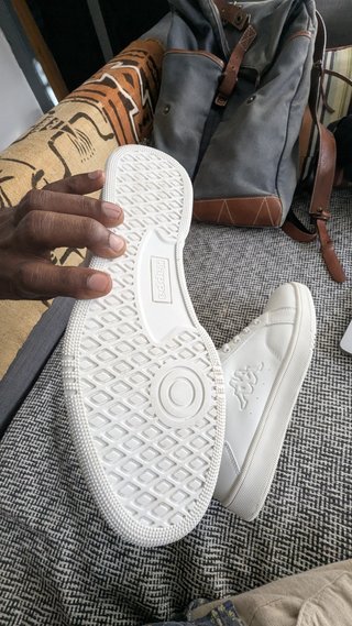 Zapatillas Kappa Blancas y Rojas
