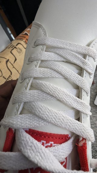 Zapatillas Kappa Blancas y Rojas