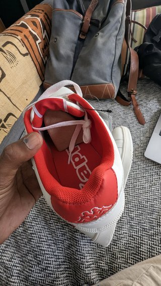 Zapatillas Kappa Blancas y Rojas