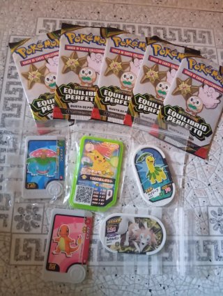 Lote sobres Pokémon + fichas japonesas