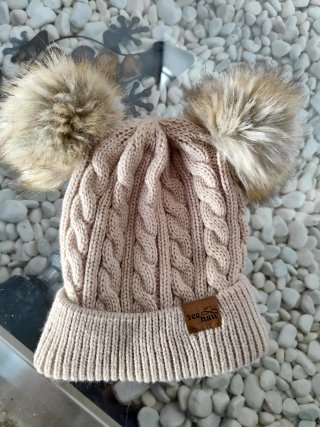 Gorro de lana con pompón