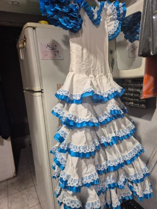 Traje de gitana niña blanco y azul echo a mano