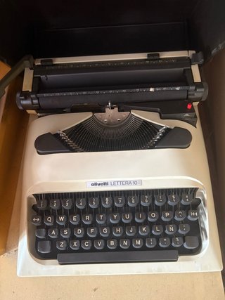 Máquina de escribir Olivetti Lettera 10