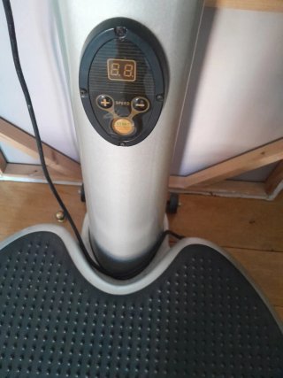 Máquina Vibratoria Treo Fitness V309
