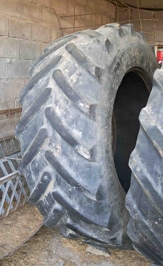 2 Cubiertas Michelin 650/65R42.