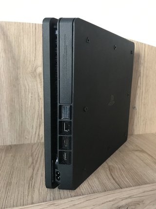 Consola Sony PS4 Slim Negra